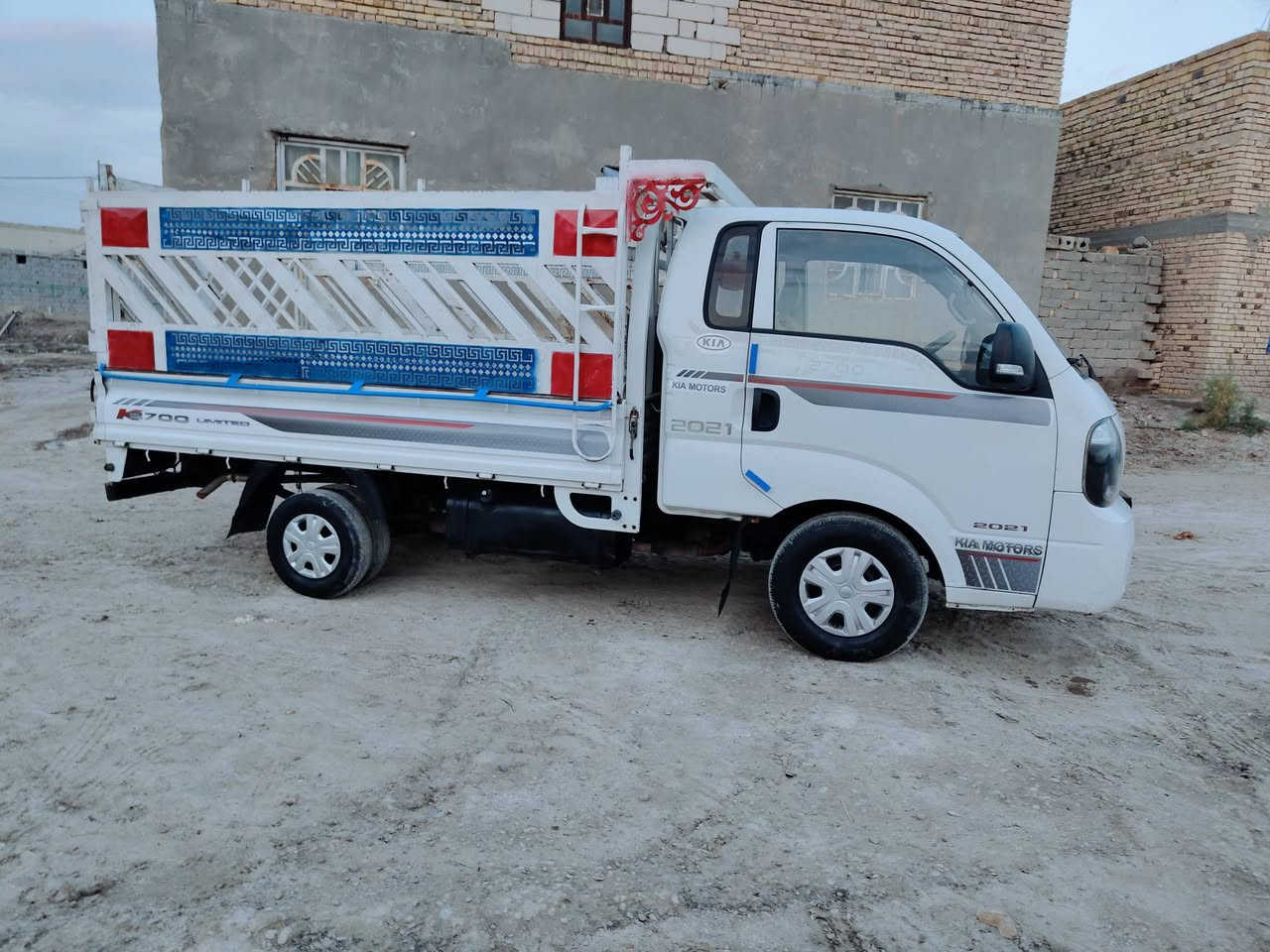 يا الله سلام عليكم سيارة للبيع كيه بنكو حمل موديل 2018
سيارة فول مواصفات جاهزة على اخر حبايه مال جناي 
مكفول كفاله عامه على البلاد شرط فحص والسونار 
مكفوله من الضربة والتبديل والخياس والفتح والصبق بلاد 
رقم ميسان تحويل مباشر سنويه مجدده لل 2028 مشروع وطني 
حداديه جديده تخم تايرات جدد كهربائية شقاله تبريد تدفئه
العنوان الناصرية اكثر ستفسار تصل 
***********
***********
