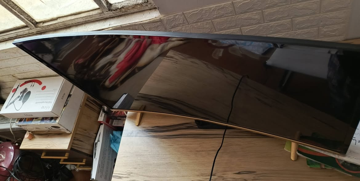 تلفزيون نوعية شاونك shownic و VEGGA سمارت شغاالة 100/ بس السمارت يرادلة تحديث وتشغل يوتيوب و سينمانا هذا المنتج هو تلفزيون ذكي من علامة شونيك (Shownic) التجارية.
تتراوح مقاسات شاشات هذه العلامة التجارية في العراق عادة بين 32 و 100 بوصة. 
تتميز الموديلات الأحدث بدقة 60هيرتز وتكنولوجيا  للحصول على جودة صورة نابضة بالحياة. 
تعمل هذه التلفزيونات بنظام تشغيل Android أو Google TV، وتتضمن تطبيقات مدمجة مثل تطبيقات البث والمساعد الصوتي. 
تحتوي على منافذ HDMI و USB متعددة، بالإضافة إلى خاصية استقبال القنوات الفضائية المدمجة. 
للاتصال والاستفسار ***********
مكاني كربلاء
السعر 210 وبي مجال
