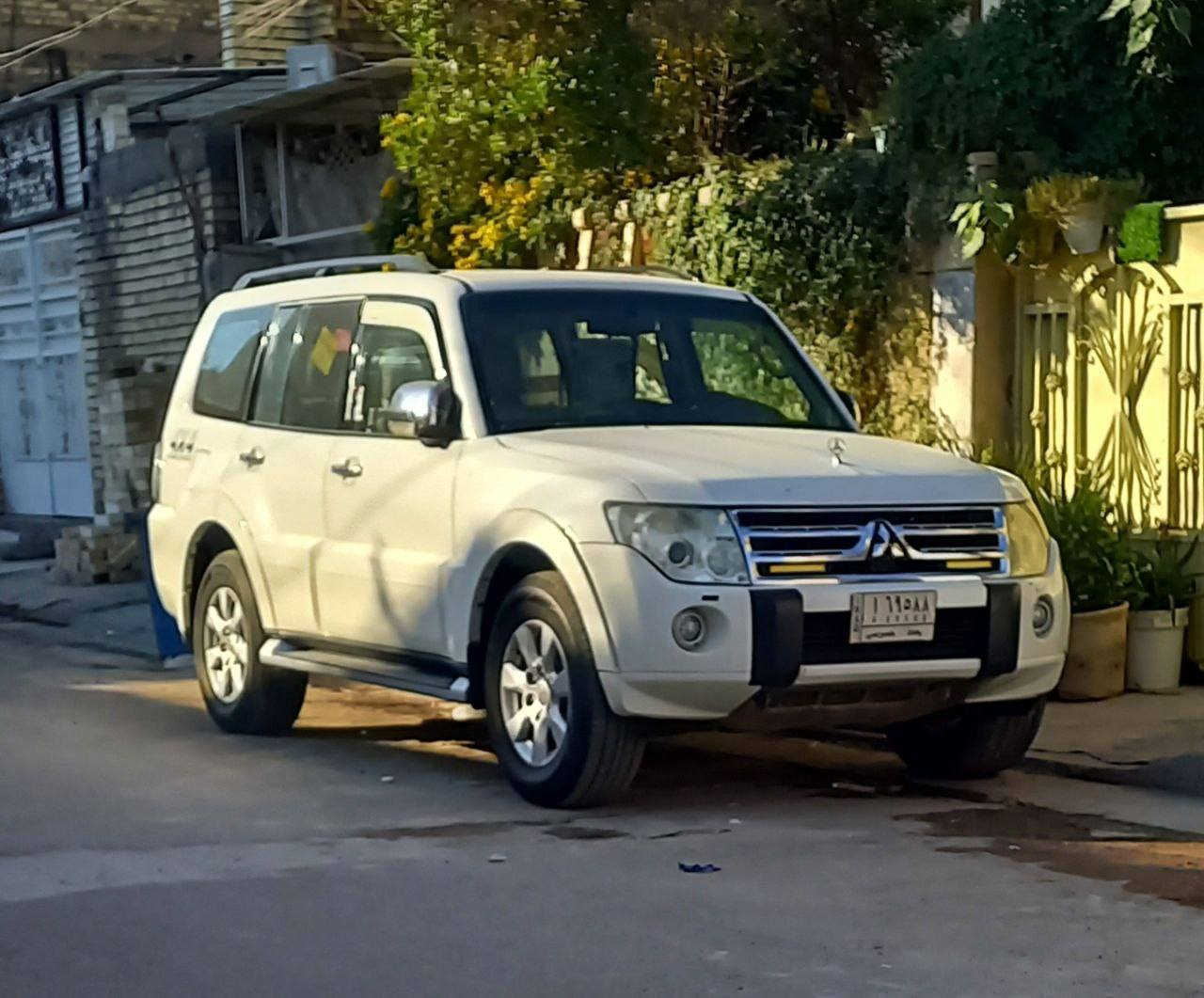 بسم الله الرحمان الرحيم 
السلام عليكم 
سيارة باجيرو 
موديل 2011
كفالة عامة قطرة صبغ ما بيهة علة وضع الوكالة  
مكينة 3 ونص 
رقم بغداد جديد و سنوية لل2030 العنوان بغداد 
السعر 155 ورقة 
مكانهة بغداد للستفسار ***********
