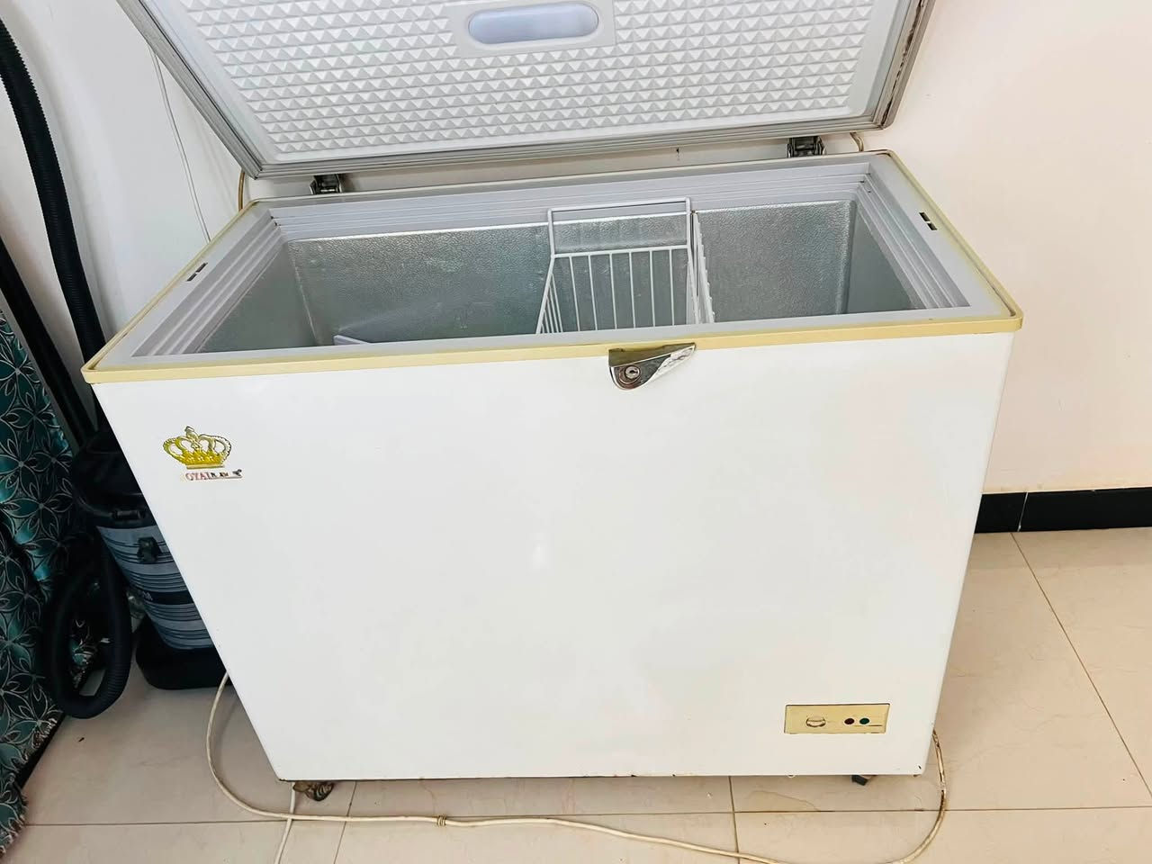 السلام عليكم مجمده للبيع بس كشر الموطور محترك سعره 100  /*********** العنوان بابل ورديه
