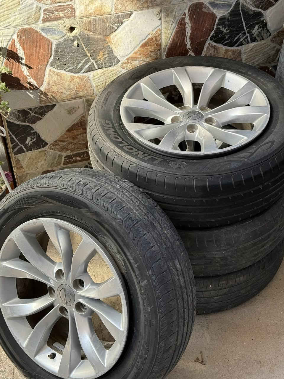 سلام عليكم اخوان ويل وتاير مال اوبامه للبيع تاير نص عمر والويل جديد لابيه فطر ولا عواج ولامصلحات 
***********
