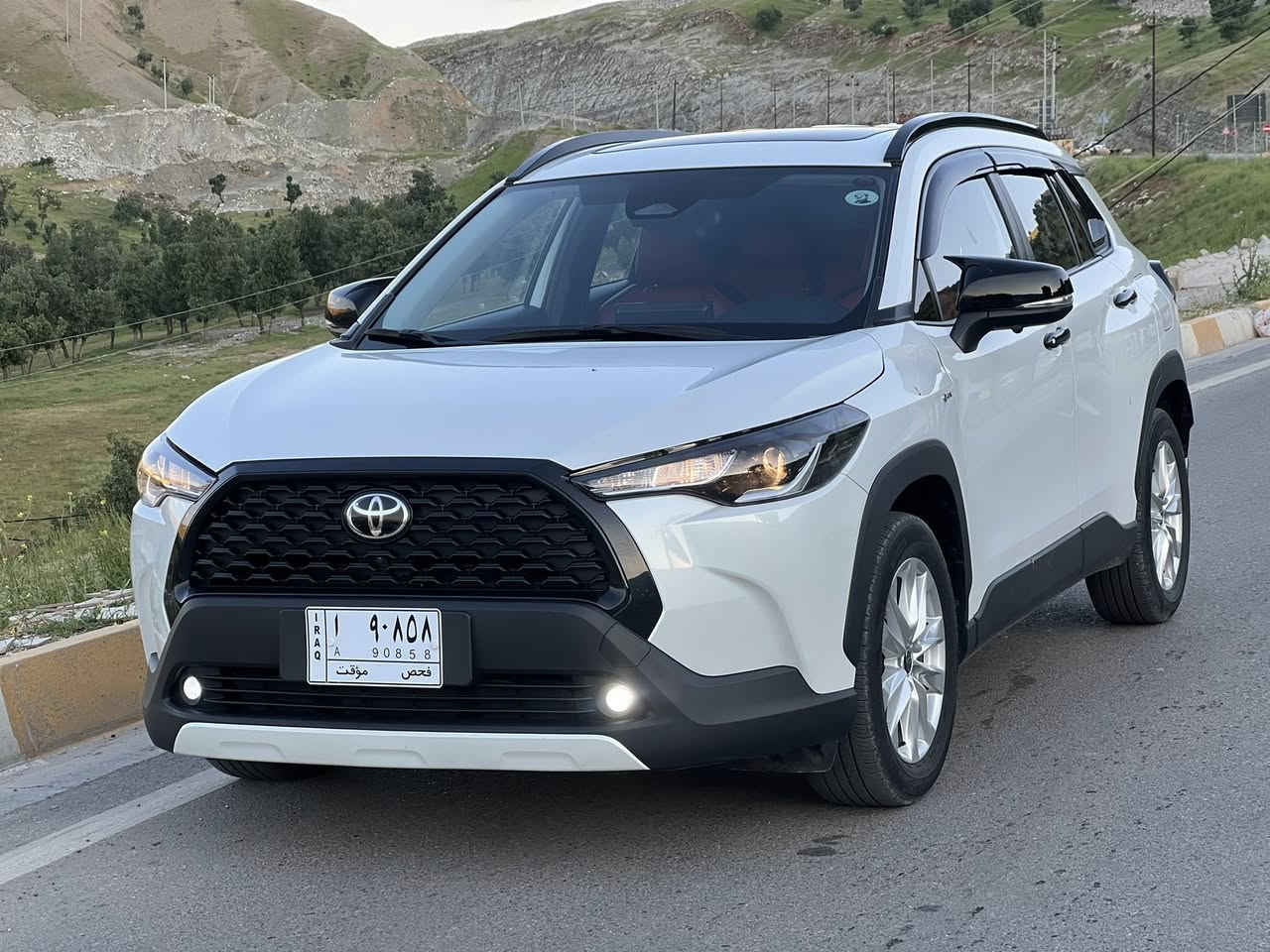 سلاوهاوڕێیان
تۆیۆتا کرۆلا کروس هایبرێد مەنەفێست ئەسلی موسفات فول فول 
١٩ هه زار كيلومه تر روويشتووه سياره كه بي بوياغ بي تعديت ده عامي بو ده عامي به شه رت 
بو په يوه ندي كردن 
***********
شوێن / سۆران
