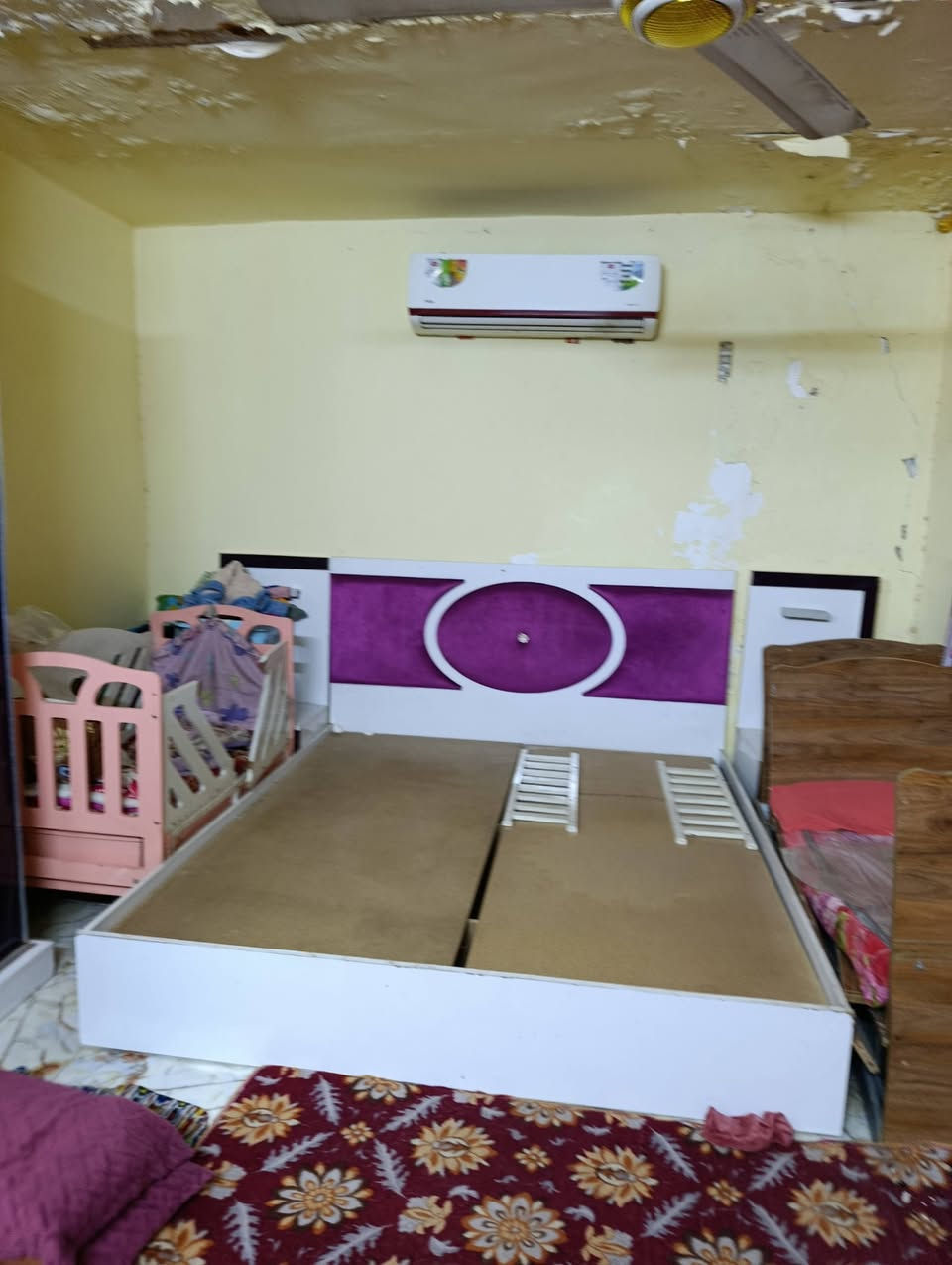 غرفه نوم للبيع كنتور سلايت وميز تواليت وجربايه نفرين مستعملات نوع ماليزي السعر خاص او الاتصال على الرقم ***********المكان دور النسيج مقابيل دائرة المعين المتفرغ
