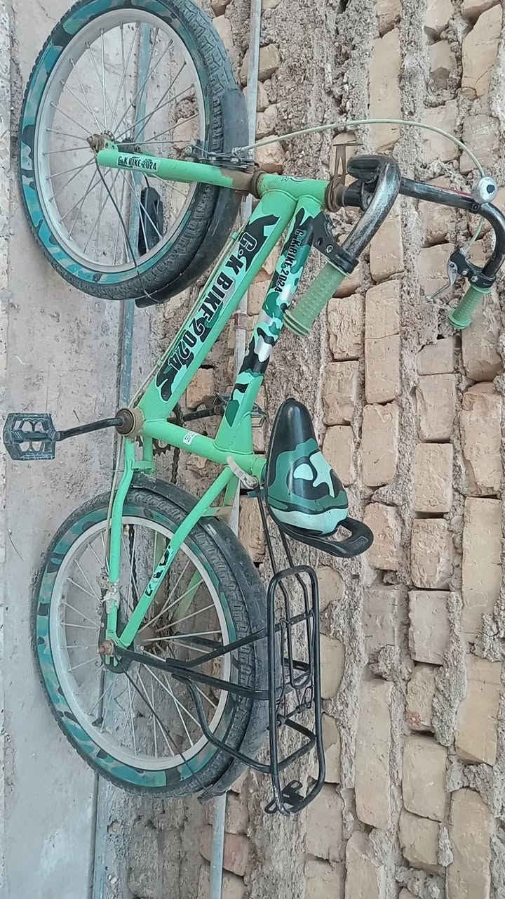 سكوتر شحن جديد شغال للبيع السعر ٩٠ وبي مجال بسيط والبايسكل للبيع سعر ٥٠ وبي مجال بسيط للشراي للاستفسار ***********
