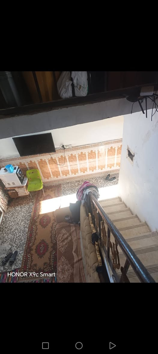 منزل للبيع /مساحة /١٠٠متر /واجهة /٥ /يحتوي على /٢غرف نوم /+صالة + مطبخ +خدمات /البيت نظيف  طابو زراعي سند  ٢٥/موقع ممتاز /شهداء البياع /خلف  /مطعم المسرة /الاستفسار على هذا الرقم /***********/السعر مناسب
