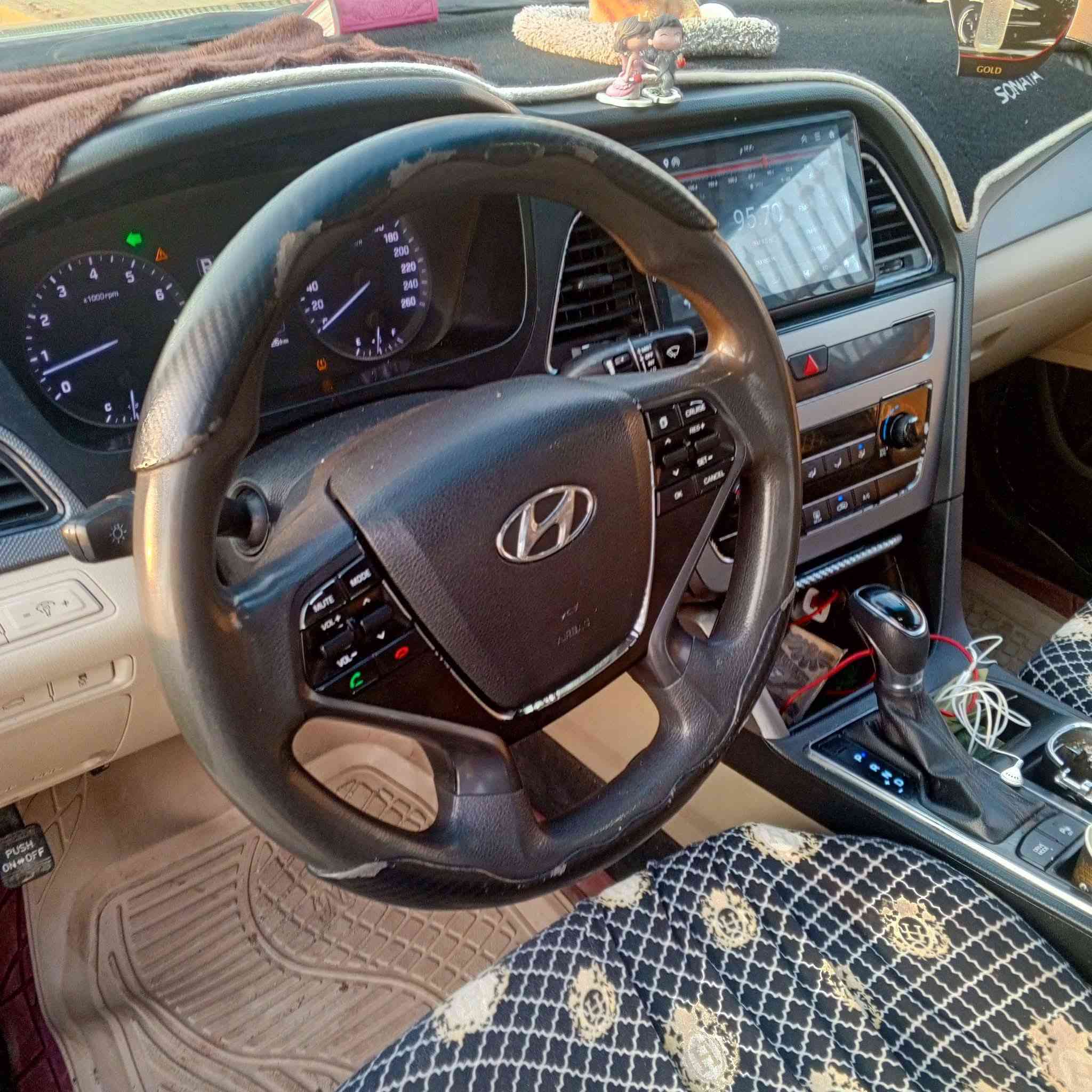 السلام عليكم 
(للبيع أو مراوس) سوناتا موديل 2017 خليجية خليجية  مواصفات سبورت 
1. كير وماكينة خير من الله لاتنخيص ولاتبخير 
2. تدفئه وتبريد جديد شرط 
3. فتحتين تبريد خلفي وأمامي 
4. تحكمات ستيرن كاملة 
5. الداخل بيجي ونظافة 100٪ 
6. بيها نظام ( ايكو . ونورمن و سبورت) ثلاث أنظمة ستة نمر كير 
7. دبل كزوز محرك 2400 دوش 
8. عيني السيارة بيها صبغ حزام وتعمير بالجاملق الأيمن الخلفي 
9. السيارة رقم بغداد
10.العنوان كربلاء مركز المدينة
11. السعر 117 وبيها مجال بسمي والسنوية لنهاية 27 أي استفسار اتصل على الرقم ***********
