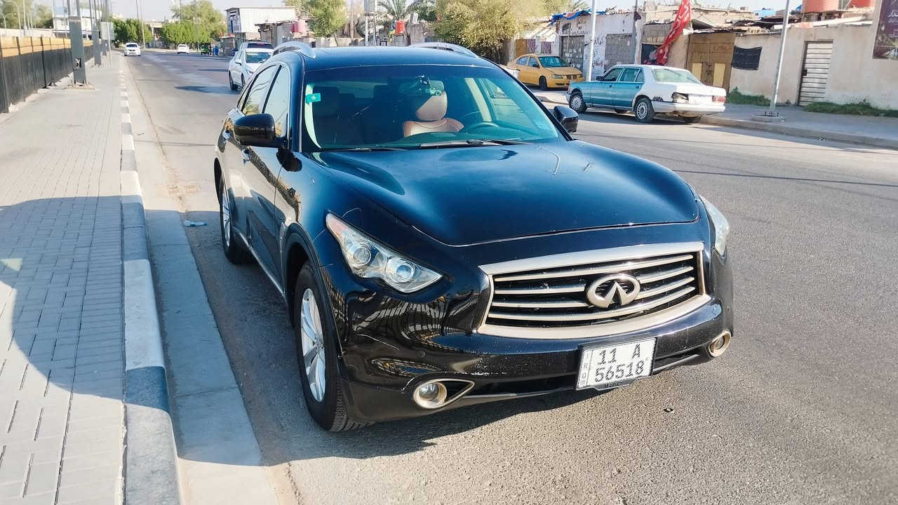 سلام عليكم 
انفنيتي 37fx موديل 13 
السيارة رقم بغداد مشروع وطني باسمي 
السيارة بالبصرة المعقل 
جاهزه من من كلشي 
بيه ضربه بالباب العبري مال دراجه 
ومبدل قبق صندوق 
و البارحه طلع صوت بالمحرك 
تمشي طبيعه ماماثره وترايك وين متريد 
تبريد ثلج 
لكن ابيع محرك كايم 
السعر 90$
***********
