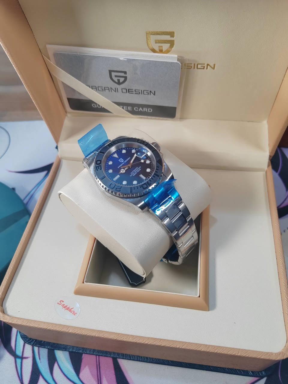 ⌚ — Pagani Design Automatic
موديل أوتوماتيك بتصميم مستوحى من الـ Yacht-Master
لون أزرق ملكي جذاب مع إطار دوّار matching بشكل فخم جدًا 🔥

⚙️ Automatic Movement
💎 زجاج Sapphire مقاوم للخدش
🌊 مقاومة ماء
🛠️ خامة ستانلس ستيل ثقيلة ومحترمة
✨ تفاصيل وتشطيب أعلى من سعرها بمراحل

الساعة جديدة تقريبًا ويا الكارت والبكس
والنايلونات بعدها موجودة عليها 👌

مناسبة للي يريد ساعة شكل لوكس واستخدام يومي بنفس الوقت

💰 السعر: [120 دولار ]

للمهتم مراسلة خاص
*********** واتساب
