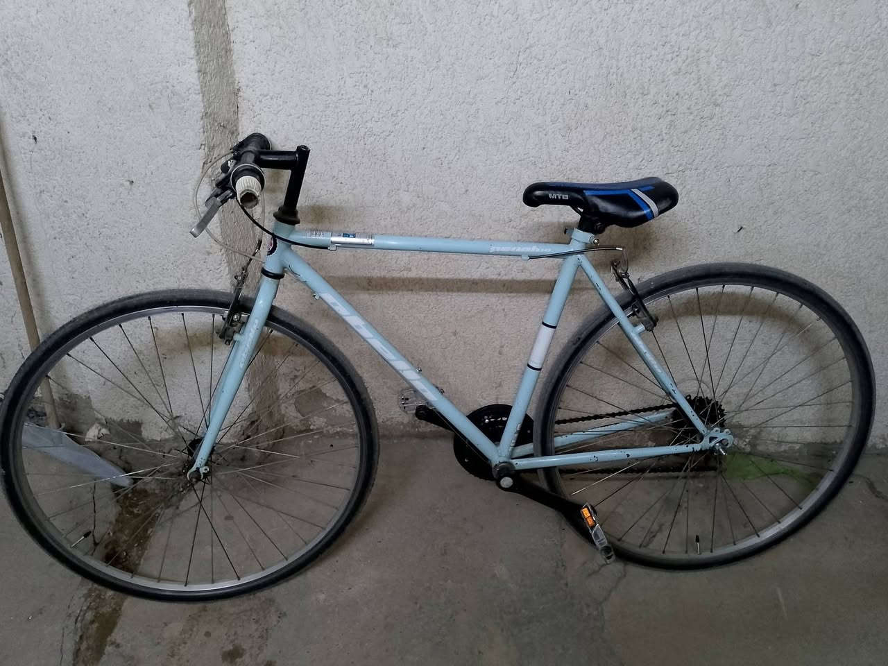 بايسكل c700/الحجم27/ويا غراض كامله/السعر  100 وبي مجال/مكاني بغداد الغزاليه (‏‪***********‬‏)
