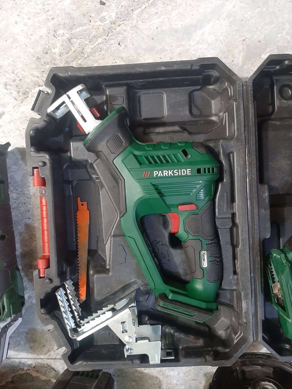 للبيع / شلعه
بغداد / الحرية
***********
