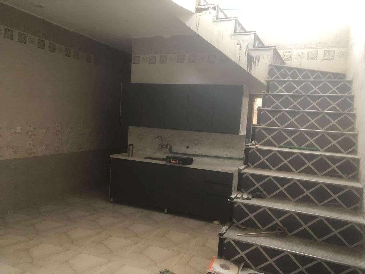 دار للبيع طابقين السريدات الجديده 
مربع ثالث 
واجهة 5 نزال 20 زنجيل 
شارع صب 
***********
