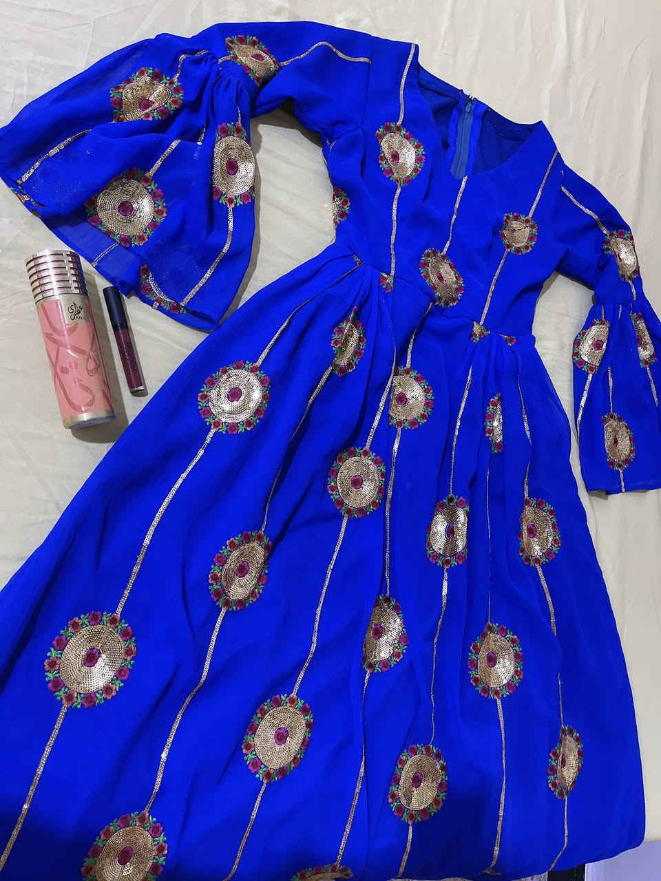 السلام عليكم خواتي عندي بضاعه مال كويت من كلشي قطعه وحده فقط … قطع حلوه و نضيفه الي تحب تراسلني واتساب علمود انطيكم تفاصيل القياس سعر القطعه ٣٠ الف مع التوصيل 

هاتف ***********
اتمنه تدعموني حته اطور العمل وهذي اول بدايه الي و اول منشور الي بهذا المجال
