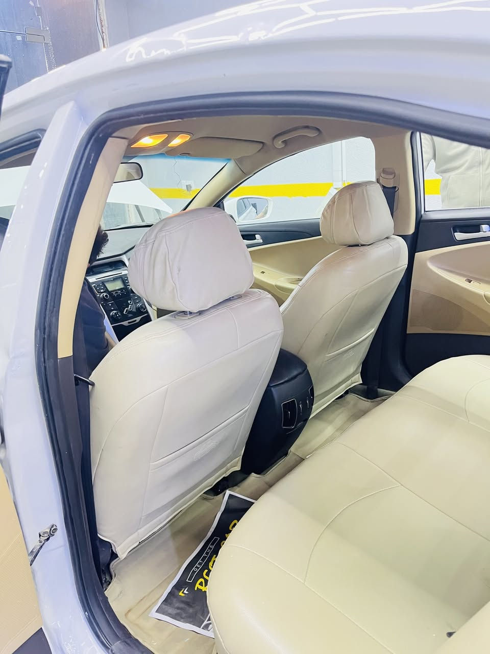 سلام عليكم 
سنواتا 2013 
خليجيه السياره
بيها جاملغين خلفيات مصبوغات 
و بابين مبدلات بدون صبغ
رقم بغداد 
ماشيه 226 الف حقيقي
للاستفسار عن السعر الاتصال ب ***********
