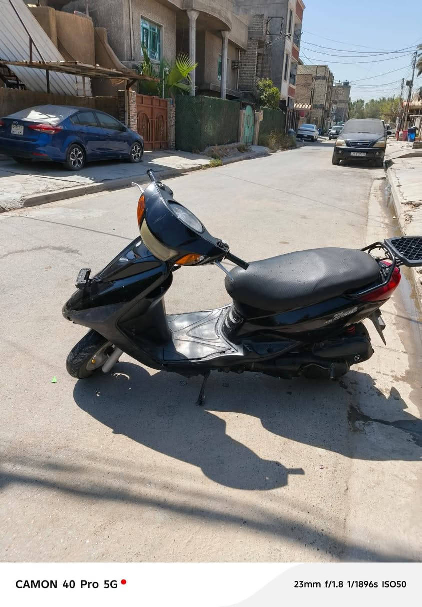 دارجة اكزز نضيفه وخير من الله بيها بس السلف واكف بيها هندر واحد تشتغل دراجة نضيفة من البيت للأسواق بس للبيع السعر ٤٠٠ وبيها ومجال قليل للتواصل
***********
