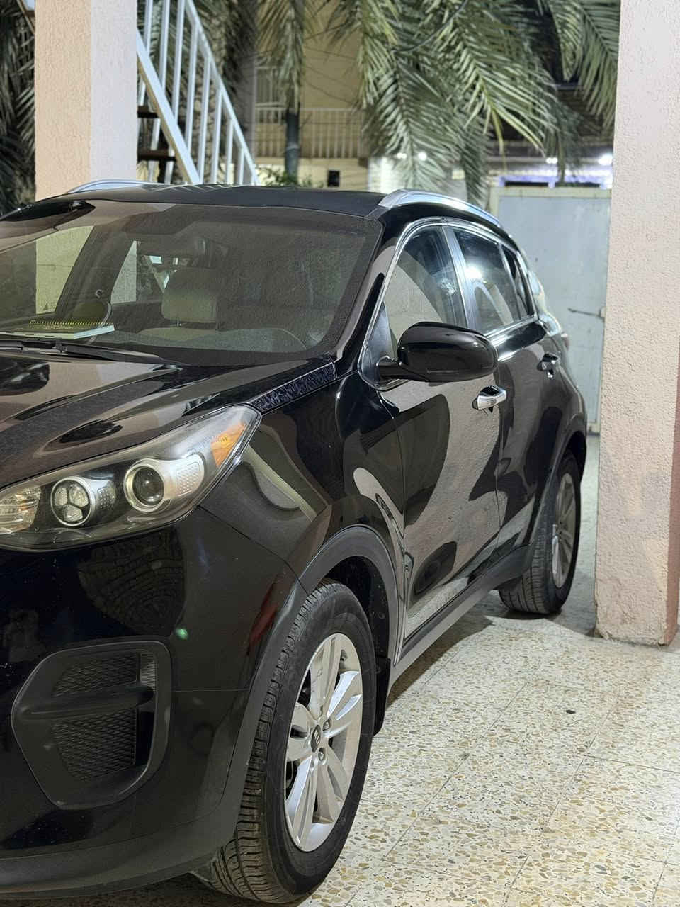 السلام عليكم 
كيا سبورتج 2018للبيع وارد امريكي حادثه موضح بالسونار  صور الحادث موجودة بيه جراد بالقماره والبنيد ماشية ٦٣ الف ميل السيارة شاشة جبيرة تدفئه بالكشنات كشن كهرباء ٣ وضعيات قيادة تحكم ستيرن جهتين شاشة اعطال كشنات مخمل تبريد وتدفئة ثلاجة تخم تاير جديد رقم  واسط تحويل مباشر السعر 150$ وبيه مجال بسيط العنوان كوت الزهراء للاستفسار الاتصال ***********

