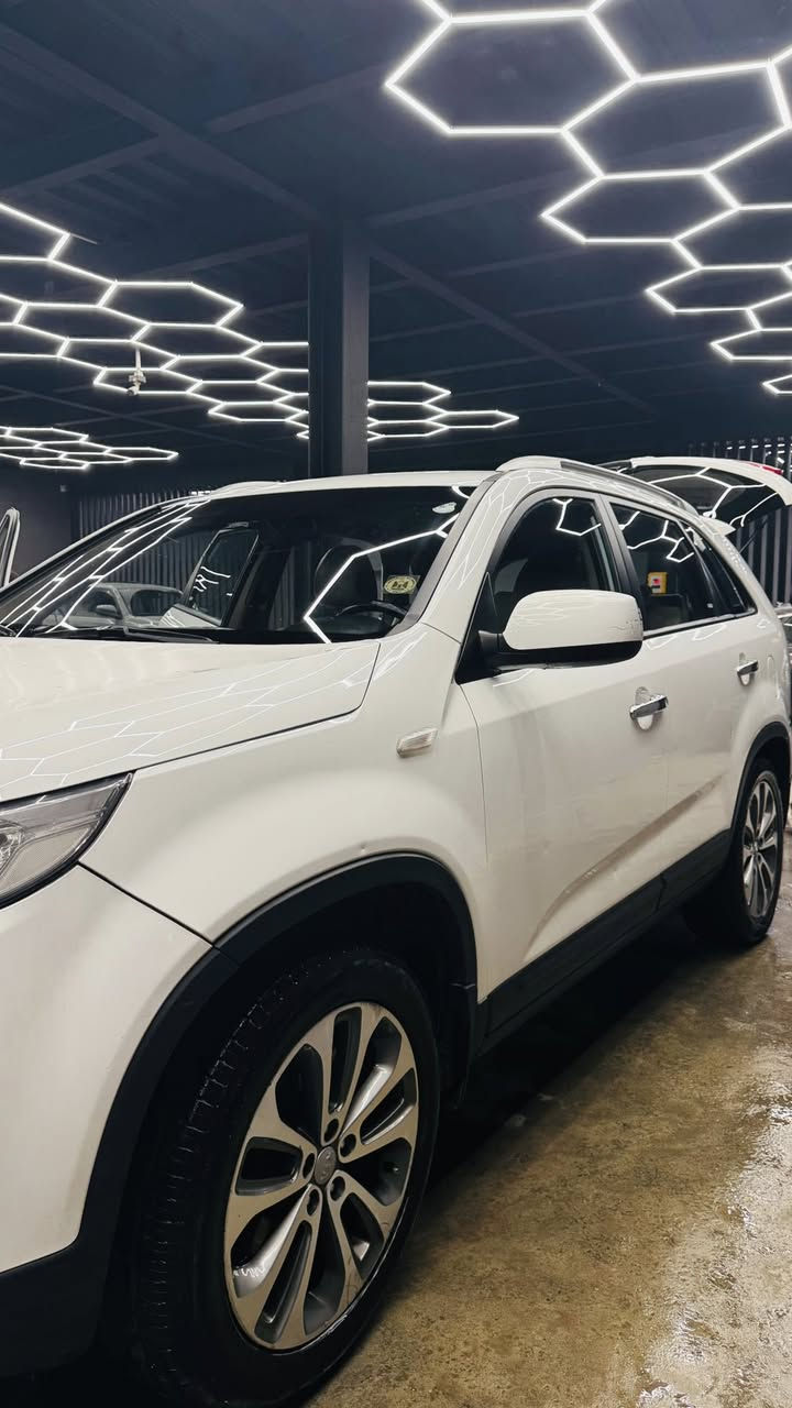 سورنتو 2014  مكفولة من الضربه السيارة حلوه بيها ملاحظات بسيطة للاستفسار *********** عنواني الكرادة
