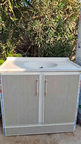 كاونتر للبيع استخدام اقل الشهر
بعده جديد شوف العين 
العنوان البصره الجمعيات قرب الرعاية 
السعر ٣٥٠ قفل 
***********
