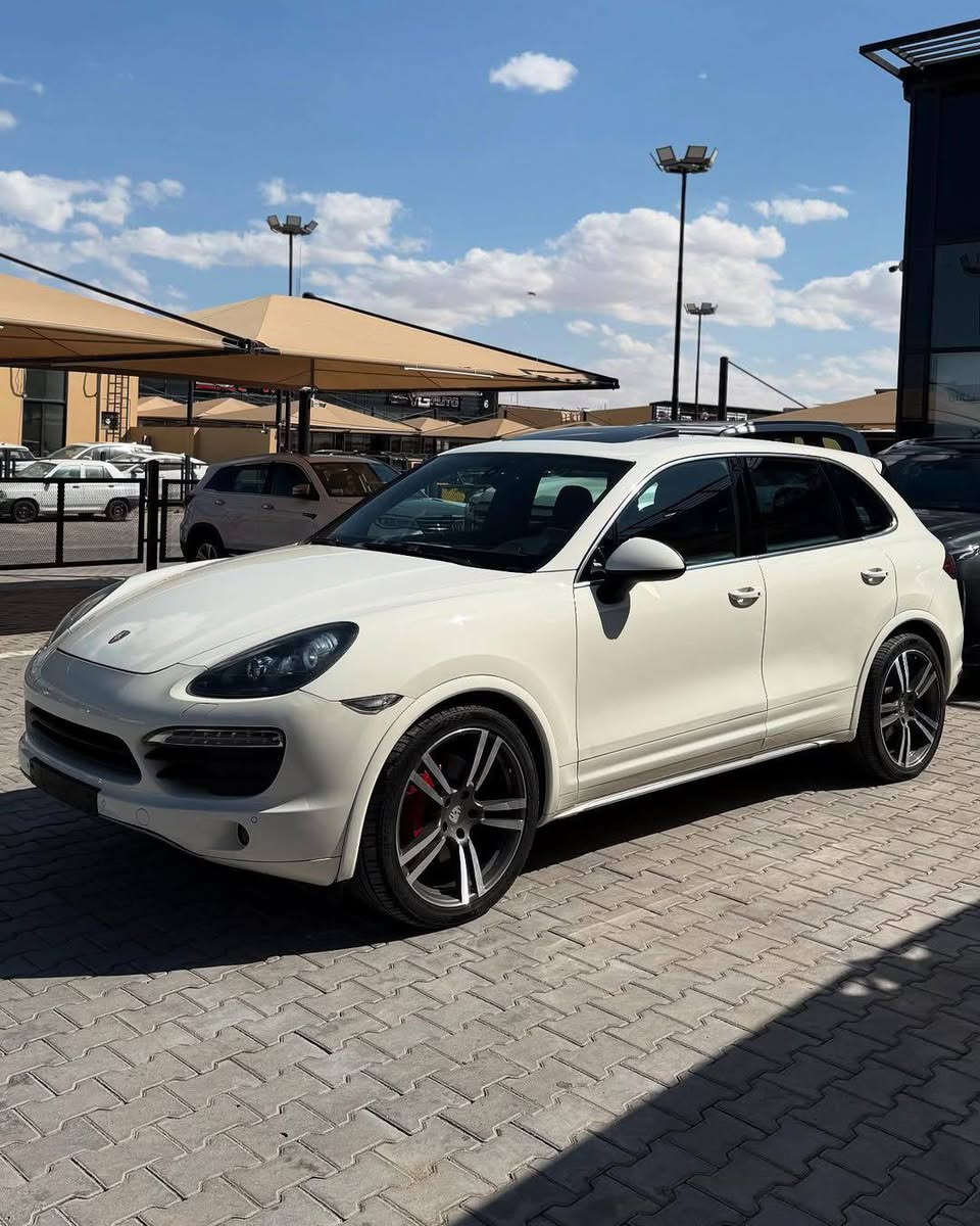 للبيع او مراوس
بورش كايين s 2011
فول
خليجي
صبغ فقط بين البابين بدون دواخل 
كربلاء ***********
