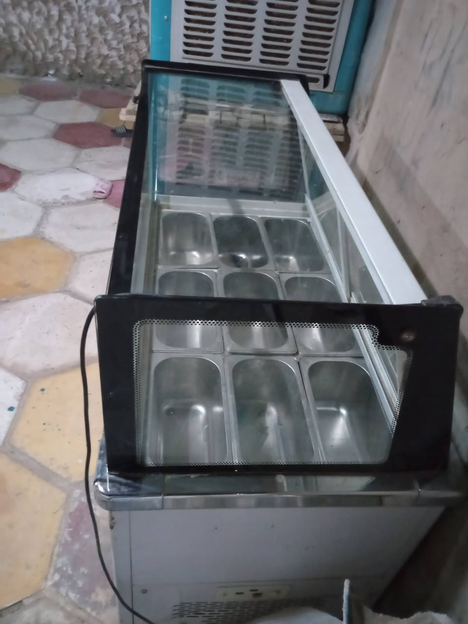السلام عليكم عارضه للبيع مالت مقبلات السعر 300 وبيها مجال
***********📞📞📞
