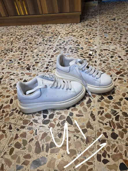 مرحبا اصدقائي بيع شلع فقط
قطع اصلية نظافة فول الفول بلنسياكا عدد ٢ اصليات كلهن قياساتهن  مكتوب ع الصور توصيل ماعندي مكاني شعب ***********  كلهن ب100 قفل قفل
