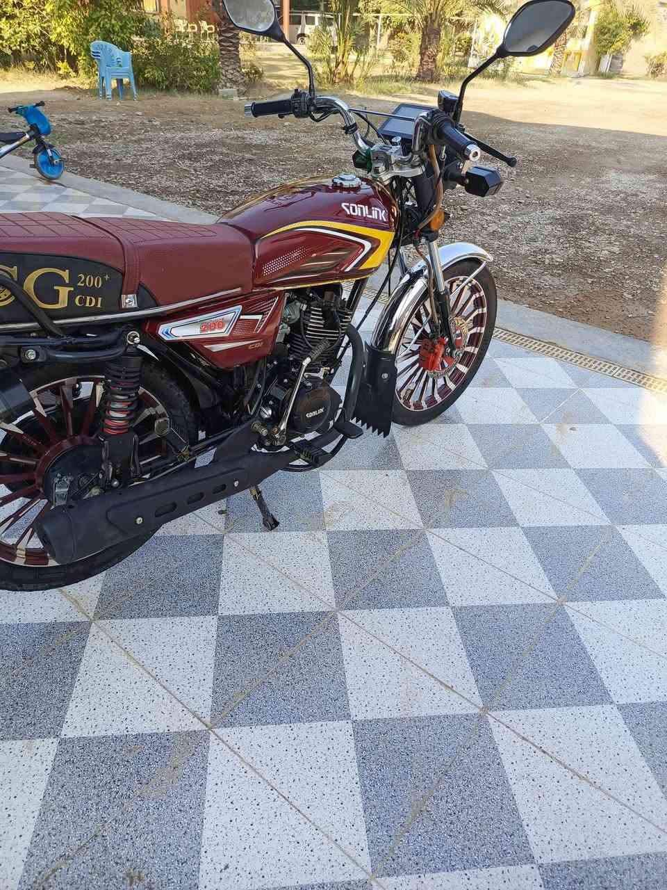 السلام عليكم دراجه للبيع موديل 2025 محرك 200 كفالة عامة الون موراني سويچين 2 بصمتين2السعر خاص المكان ديالى خان بني سعد الرقم ‏‪***********‬‏
