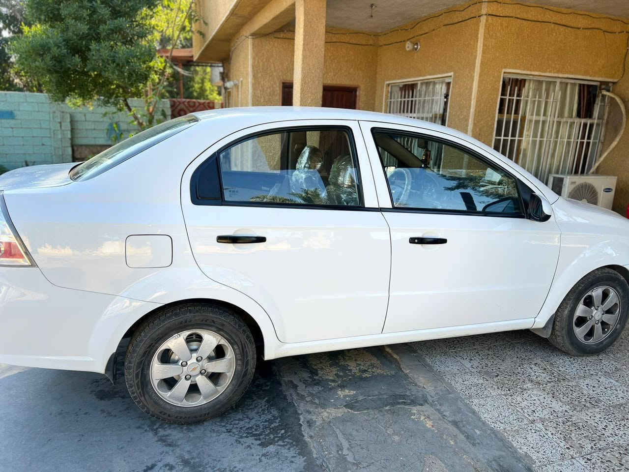 افيو 2011, مسكر
اللون ابيض
اوتوماتيك
نظيفة جدا
معروضه ٨٨ ورقة
***********
بغداد...
ضربته بسيطة بالجاملق
الأمامي
