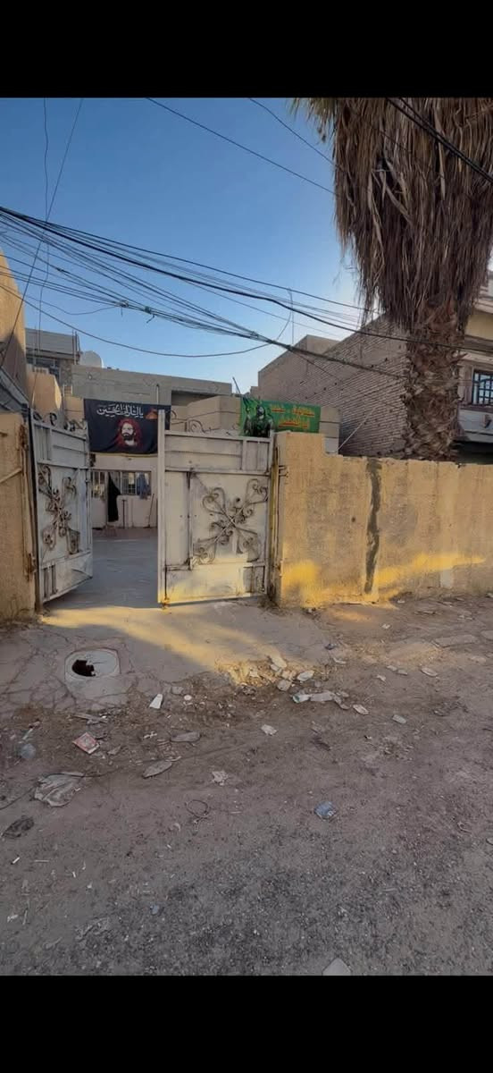 يالله بيت للبيع منطقه حي الجهاد بالفين المساحه100متر واجه5نزال20قطع مرتب حلو يباع بسعر ارض بيت مرتب هوه سعره جداً مناسب١٢٠ 

***********  وبي مجال للاستفسار
