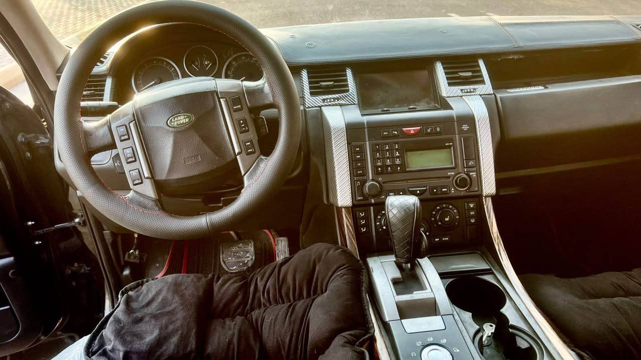 رانج رؤفر
 ٢٠٠٩ كراوه به ٢٠١٣ 
٣ پارچه بؤياخي هه يه ناوي نه گرتوه هيچ
به شه رتي ١٠ فيته ر بو گير و مه كينه 
١٢ وه ره قه خرامه ى له سه ره ده يگيرينه وه
سه نه وى به سه رچوه
V8 بي سؤپه ر
 گؤرينه وه ش ده كه م
تحويل و براوه غرامه كاره باي چوپليس به شه رت 
***********
***********
شوين/ سليمانى السليمانية, العراق
