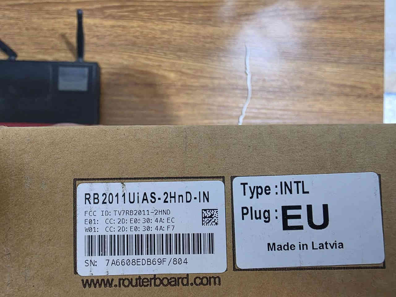 جهاز راوتر بورد مايكروتك للبيع .
النوع: مايكروتك R.B2011 2HND.
عدد المنافذ: 13 منفذ،(5 كيكابت ايثرنت+5 فاست ايثرنت) .
ايضا منافذ Sfp + Usb + Console port . 
الملحقات كاملة: كتيب شرح+ محولة+كارتونة .
حالة الجهاز: جديد استخدامه قليل جدا .
السعر: 110 الف وبي مجال للطيبين .
مكاني: النجف الاشرف .
الاتصال: *********** (واتساب) .
