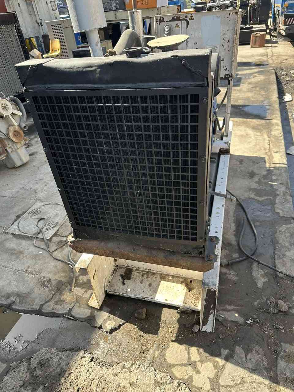 السلام عليكم      لسعر    ٣٦$ ورقه

مولده بيركنز ٤٥ كي في ٤ سلندر شغاله
العنون مجمع مشن مقابيل شارع جاك عبود
***********
***********
