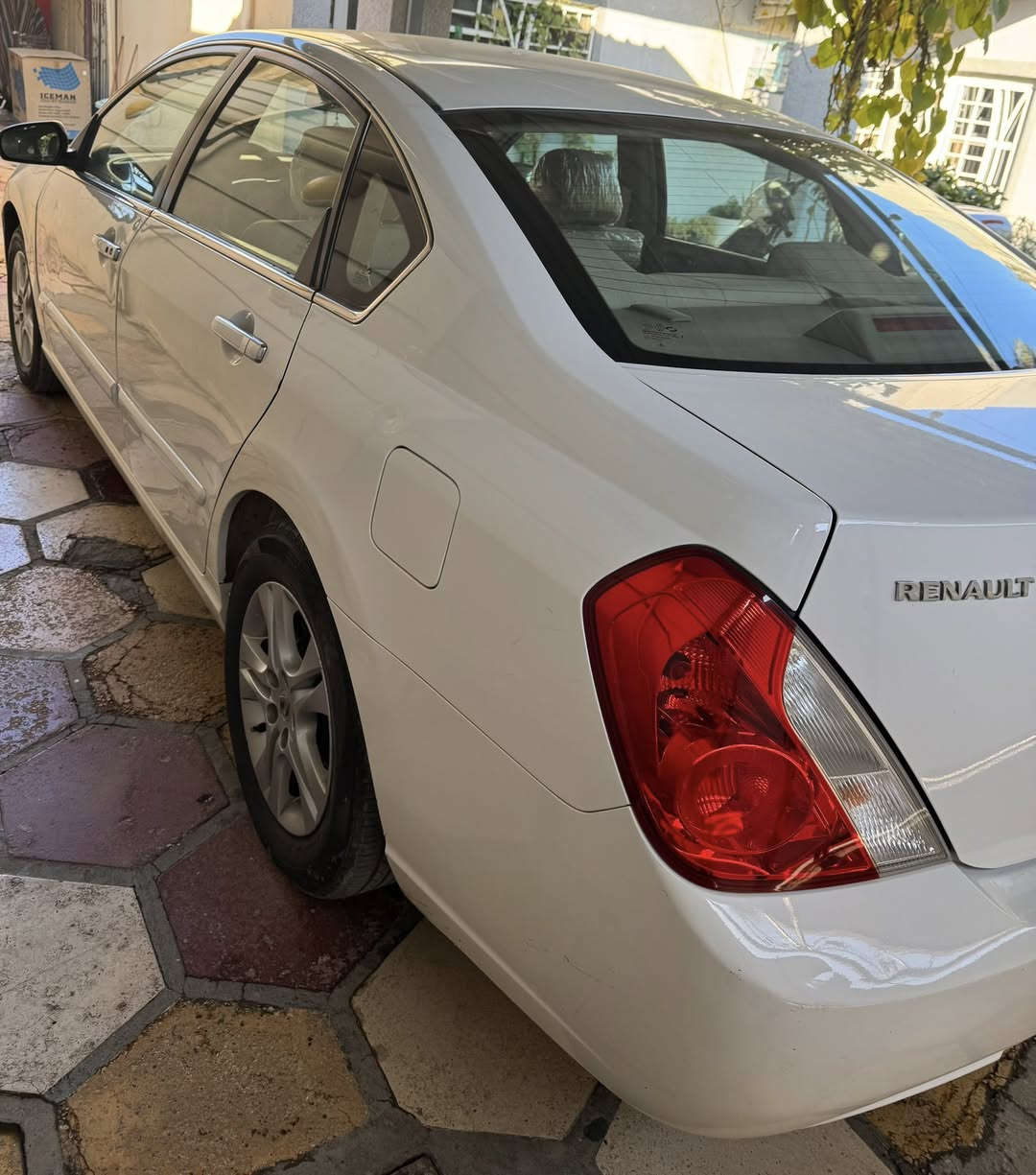 السلام عليكم
للبيع رينو سافران موديل 2011 لو ابيض محرك 2000 (4سلندر ) رقم بغداد انكليزي بأسمي السيارة مال بيت ومال جناي ماشية 181 كم بلادي شرط الجرص حدادية امامي خلفي 90‎%‎  بيها بارد باب السايق والهلال الخلفي وشويه من الباب صبغ بس والسونار موجود مبدللها تخم تاير جديد باتري جديد مسويلها ادامة للمحرك بلكات ومجاول ونوزلات ودهن الكير مبدل الاصلي السياره شلعتها تخبل وترايك وين متريد كشنات تدفئة بصمة تشغيل وابواب وجنطة السيارة بلادية السعر 110 وبيها مجال بسيط مكاني طويريج كربلاء للاستفسار ***********
