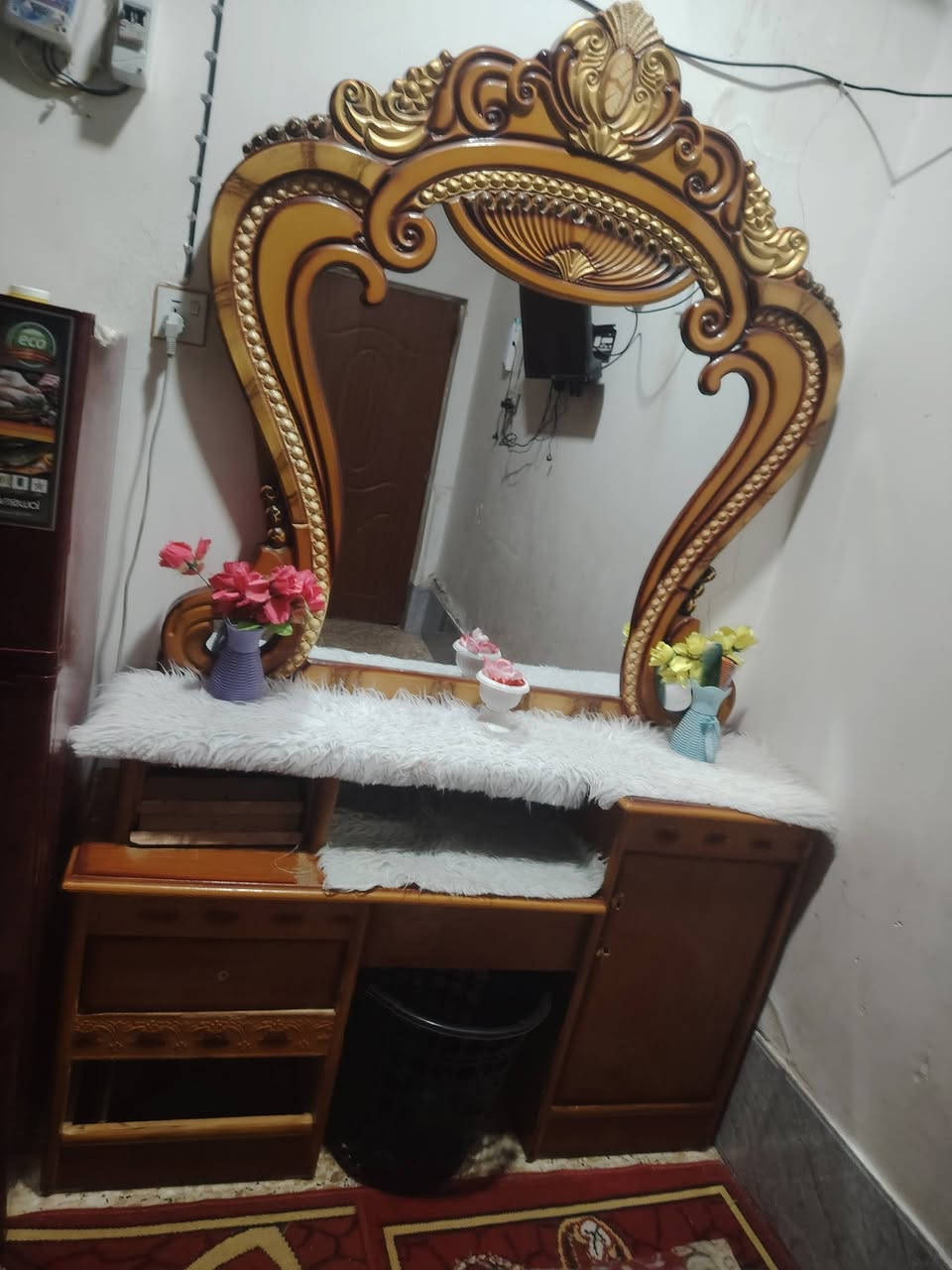 ه سلام عليكم هذني لبيع ميز +جرابيه ميز تواليات و ميز وزاويه الشراي يجي خاص او تصال ونضاففول ***********
