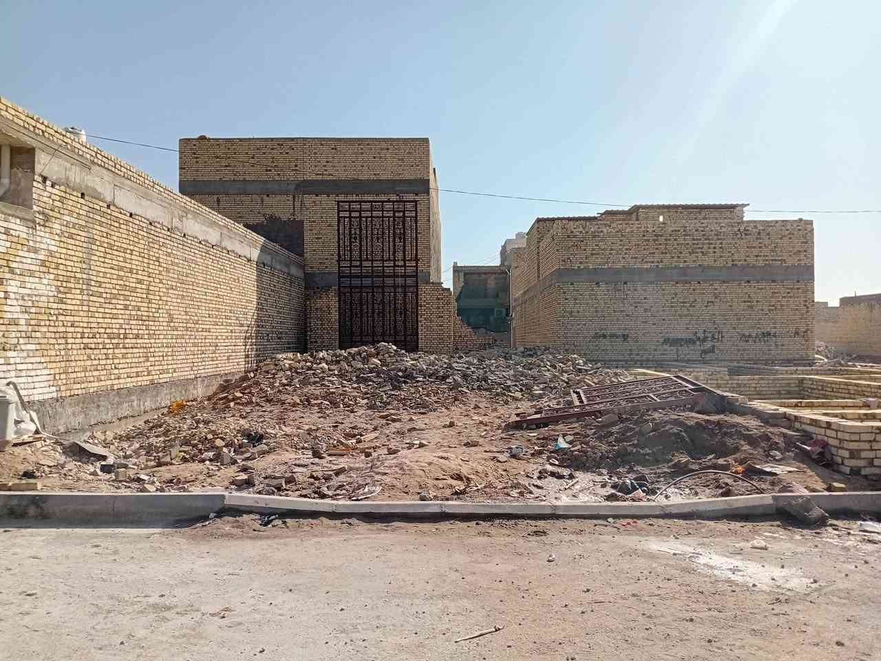 قطعة ٢٠٠ متر طابو صرف وجه على ساحة وخدمات العمارة الغدير والسعر مناسب*********** عمارة, ميسان
