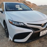 کامری للبیع مودیل 2024 لون سمنتی  ماشی15مایل  رقم شاصی موجود ‏‪0776697...