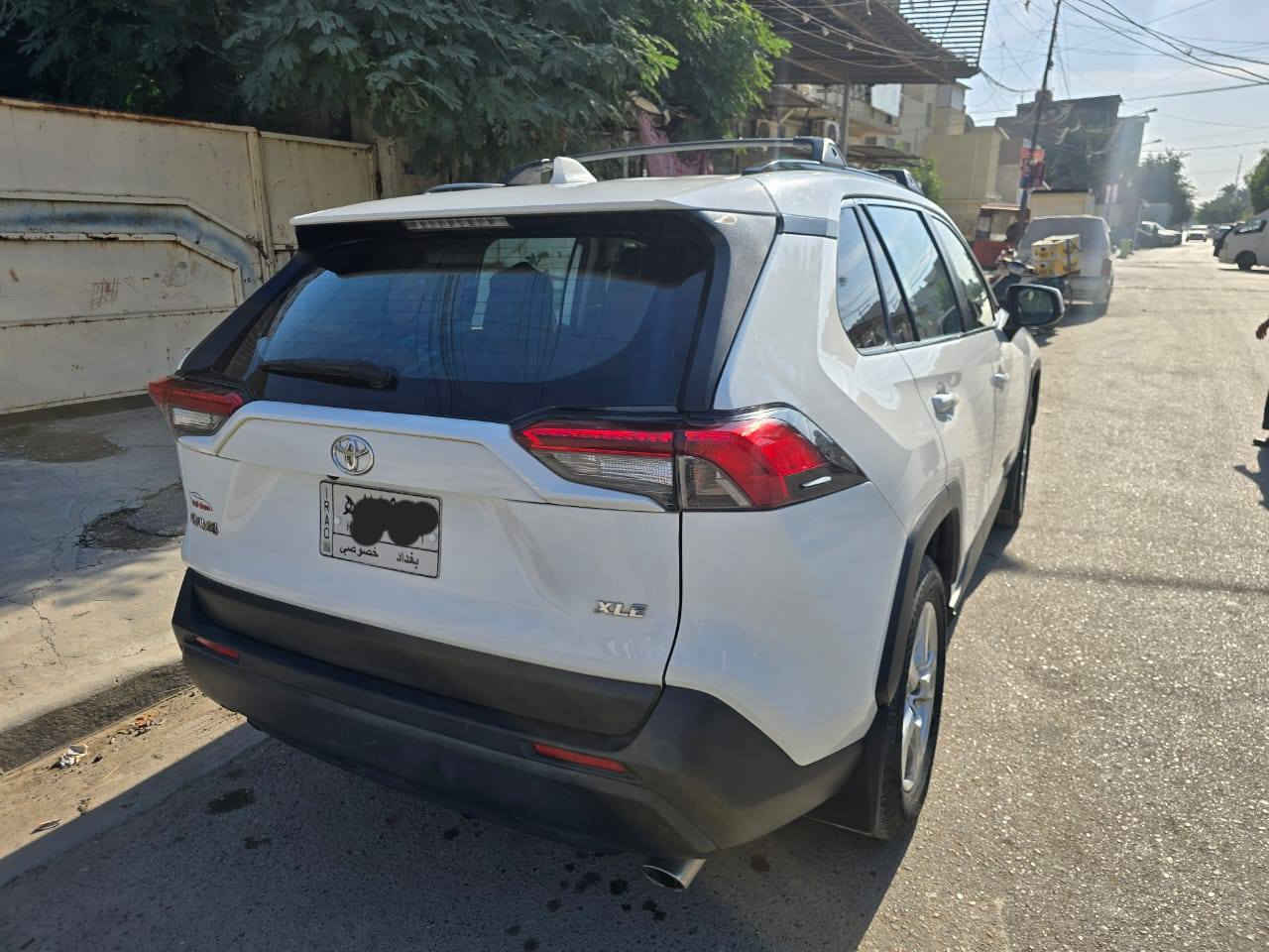 بسم الله الرحمن الرحيم
للبيع راف فور ٢٠١٩ فول مواصفات xle 
_رقم بغداد باسمي تحويل مباشر
 السياره مكفوله على البلاد.

_لسياره وارد ياباني يعني مكتوب بالبدنه صنع في اليابان
Made in japan
وهذه الوارد نادر يجي بالسيارات الامريكي
اغلبه يجي وارد امريكي صنع في امريكا او كندا.
السياره بانزين
_مواصفات السياره كالاتي:-
((- بصمة تشغيل - فتحة سقف سلايد روف - وضعيات قيادة متعدده - جنطة كهرباء - تبريد قطعتين - رادار جانبي وامامي- تحديد مسار- قيادة ذاتية- سايد بريد بصمه- محرك ٤ سلندر فئه ٢٥٠٠- ايكو ونظام وقود اقتصادي- شاشه دشبول- كشنات كهرباء السايق- كشنات تدفئه تبريد- تحكم ستيرن- ويل كب ))

_  السياؤة ماشيه ٥٩ الف ميل فقط...
_سعر السياره ٢٢٠ ورقه وبيها مجال 
للتواصل ***********
_ مكان السياره بغداد منطقة المنصور
