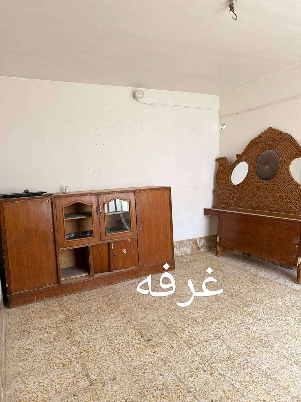 سلام عليكم دار للبيع 100 متر عقد زراعي مشمول بالتطويب بناء بلوك عكاده أساس تجعيب كوفه علوه الفحل قرب صوره الامام العباس عليه السلام ***********
