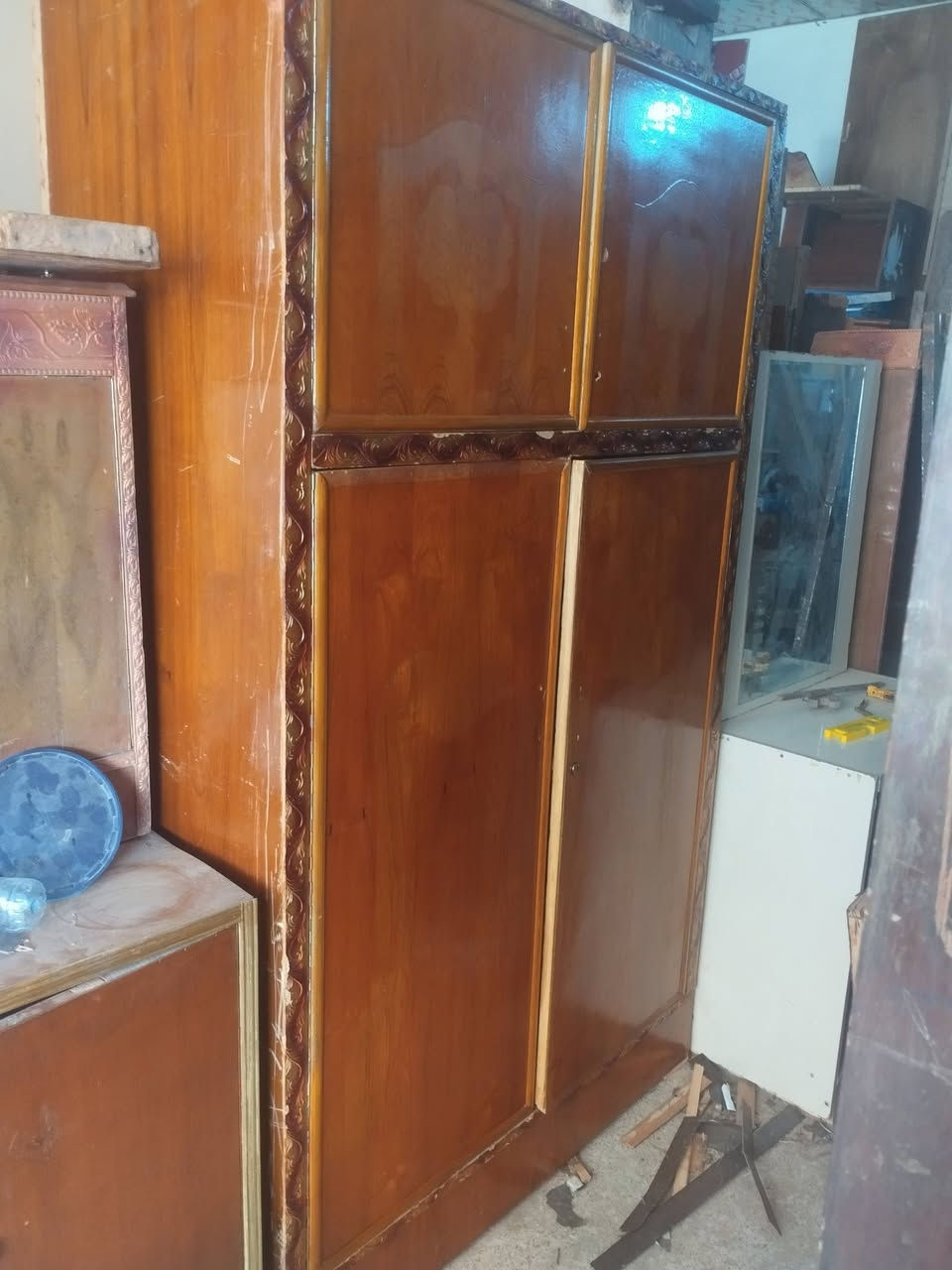 يالله 
متوفر كنتور بابين ملحق نضيف جدا مع يدات وقفاله جدد 
ومتوفر بوفيه 4 ابواب نضيفه 
بسعر مناسب جدا 
العنوان/ واسط نعمانيه شارع 13 مقابل بيت حجي خيون 
للاستفسار مراسلة الصفحه او الاتصال 
*********** واتساب فقط 
***********
***********
