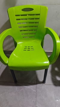 كراسي عدد 4 مستخدمات للبيع بسعر 35 الف اربعتهن ماخذهن ب52 الف البلديات...