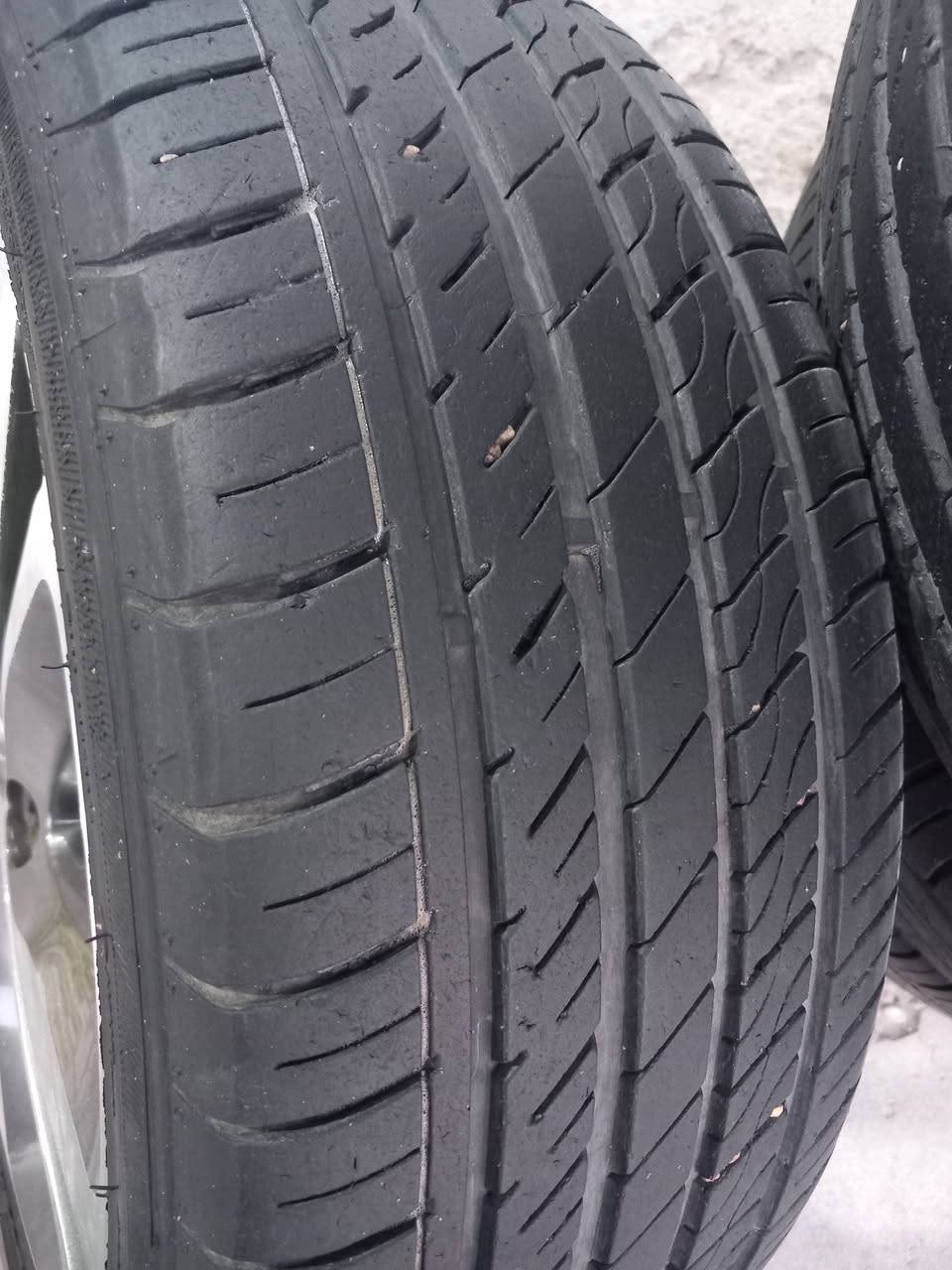 السلام عليكم...5 ويل كب 17 اصلي النترا + 5 اطارات 215/45/17 ....  260 الف 
العنوان:بغداد الجديده
للاتصال:***********
