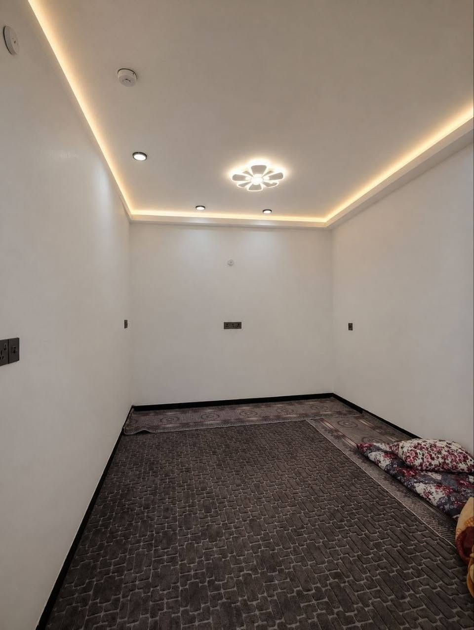 بيت زراعي المساحه 160متر بالاسكان الصناعي النزله الرابعه البناء حديث طابوك كونكريت صب
تفاصيل البناء // طارمه استقبال وصاله وغرفتين نوم ومطبخ وصحيات داخليه وخارجيه ومنور
السعر والتفاصيل اتصل ***********
