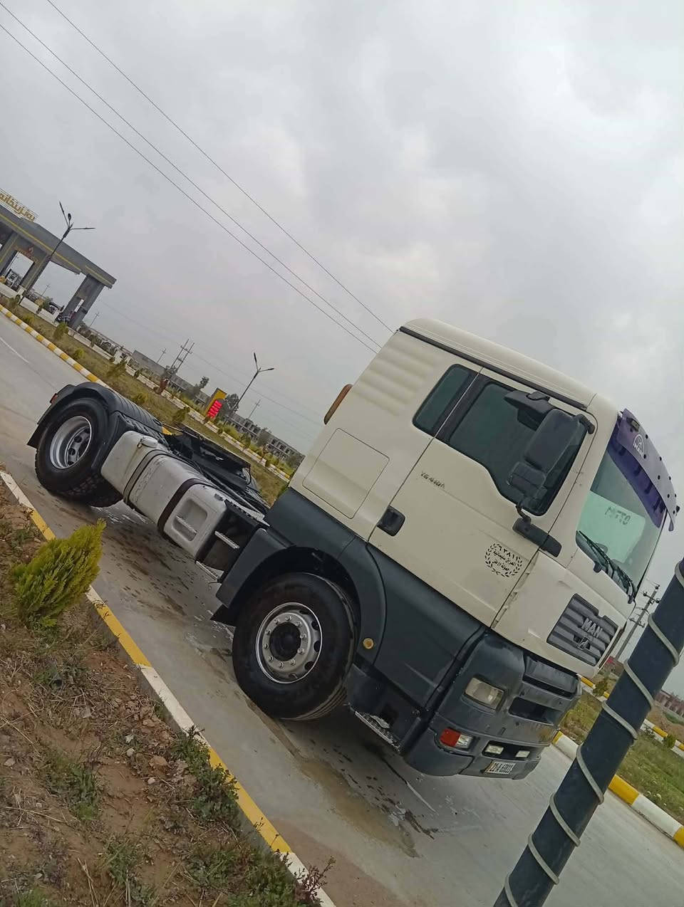 السلام عليكم ورحمة الله وبركاته 
مان 2001 تيكه للبيع فقط راس 
حجم المكينة 410 بدون بخار كير عادي 
بل سنوية صهريج فصل و ربط رقم جديد سنويه 3 اشهر باقيلها التايرات نضاف . السيارة نظيفه
سعرها 78 ورقه و بيها مجال 
رقم الهاتف : ***********
