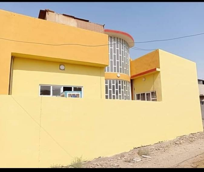 دار للبيع جانب ايمن حاوي الجوسق مساحة 200 م هذا رقم ***********
