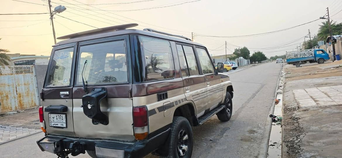 برادو
لاندكروز برادو للبيع رقم بغداد مديل ٩٦ 

محرك ٢.٥ vvt
سعر ٤٥ ورقة 
بغداد مدينة الصدر 

***********
