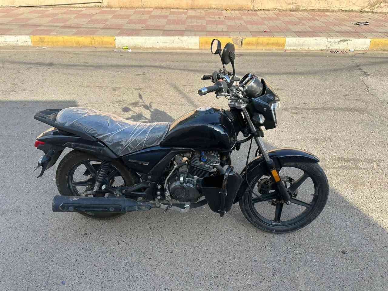 هاوجي كلاسك موديل 19 مسجل لوحات وسنويه تحويل ثاني يوم الدراجه مصبوغ جاملغ وتانكي صبغ اصلي دراجه جاهزه من كلشي مكاني رمادي تاميم 
للاستفسار ***********
