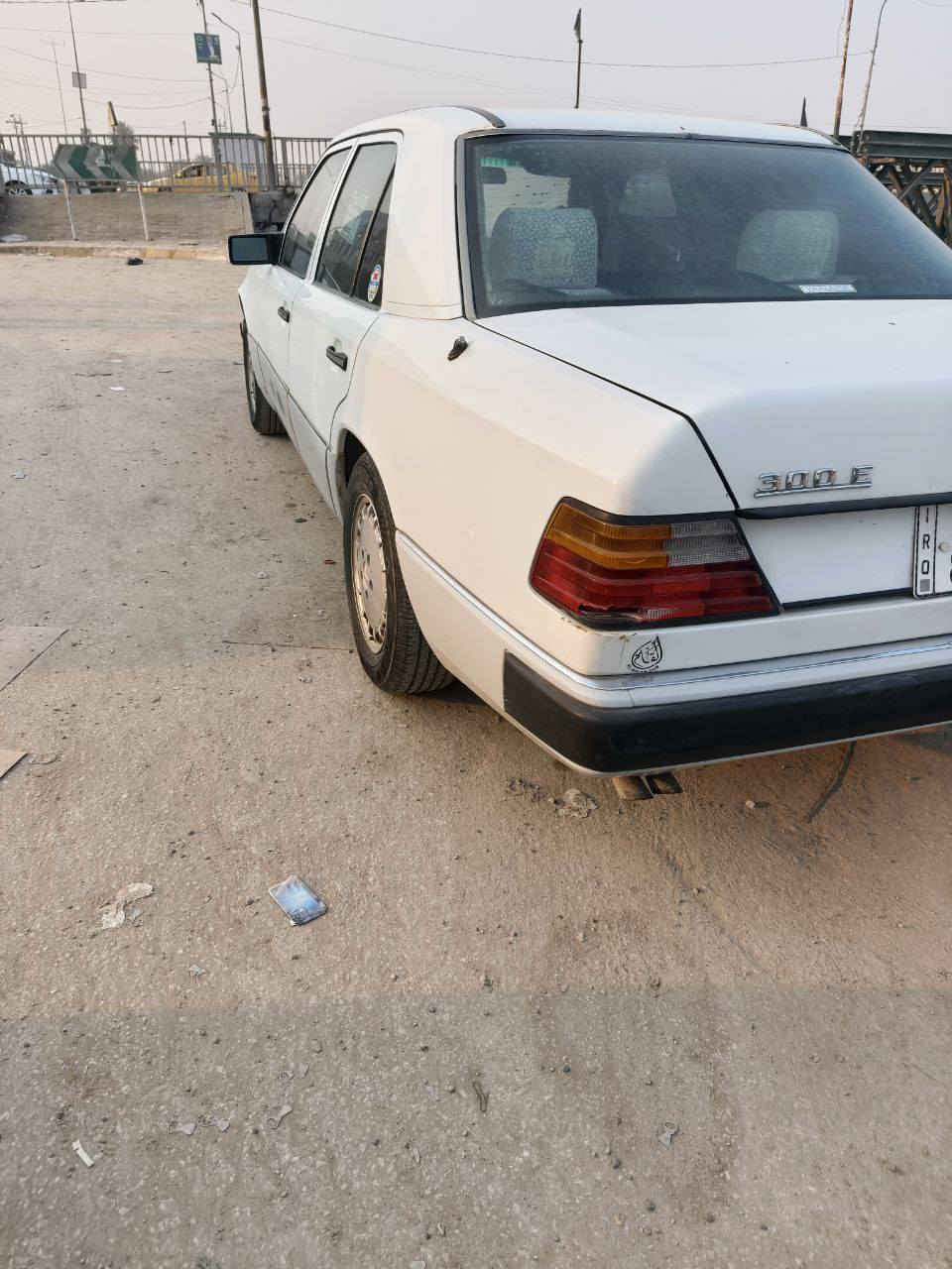 السلام عليكم للبيع 
مارسدس دب E300
كفاله عامه غرفه جديده كرهبائيه تخم تاير جديد حداديه جديده مكينه جديده 
السياره مابيهه اي نقص
بغداد انكليزي 
السعر 67
للاستفسار الاتصال***********
