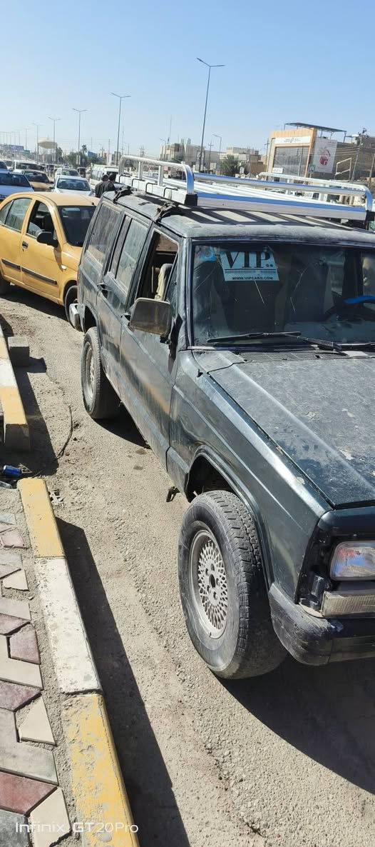 سلام عليكم سياره جيب شروكي كير ومكينه مكفولة مكينه ٢٥٠٠ا السعر40 ميسان ***********65
