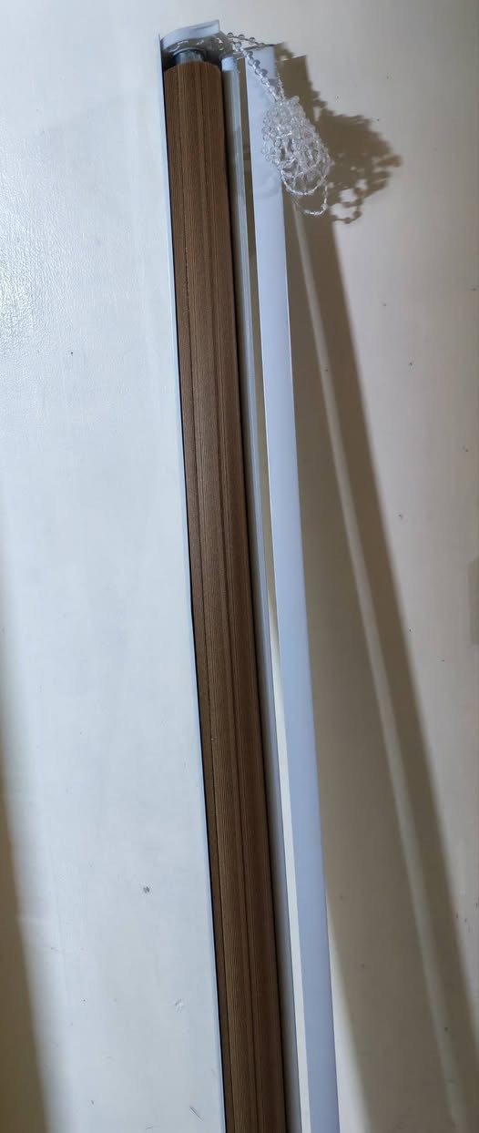 ميز مكتبي جديد للبيع + بردة زيبرا 2 متر جديدة ممستعملة
مكاني بغداد 
واتساب ***********
