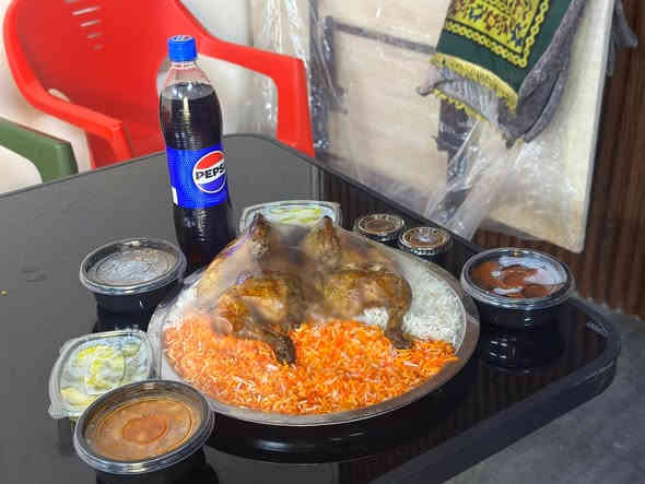 عرض خاص في بغداد حي الجامعه يبدا من يوم غد في تاريخ ١٣/١١/٢٠٢٥ عرض روعه العنوان حي الجامعه مقابل طباعه ايه سعر الطلب كامل ١٥٠٠٠فقط شامل دجاجه ذبح عراقي معا ثلاث انواع مرق وصوص ونوعين من الرز نوعين من المخلل العراقي وبطل ببسي يتوفر توصيل لجميع المناطق في بغداد 
***********
