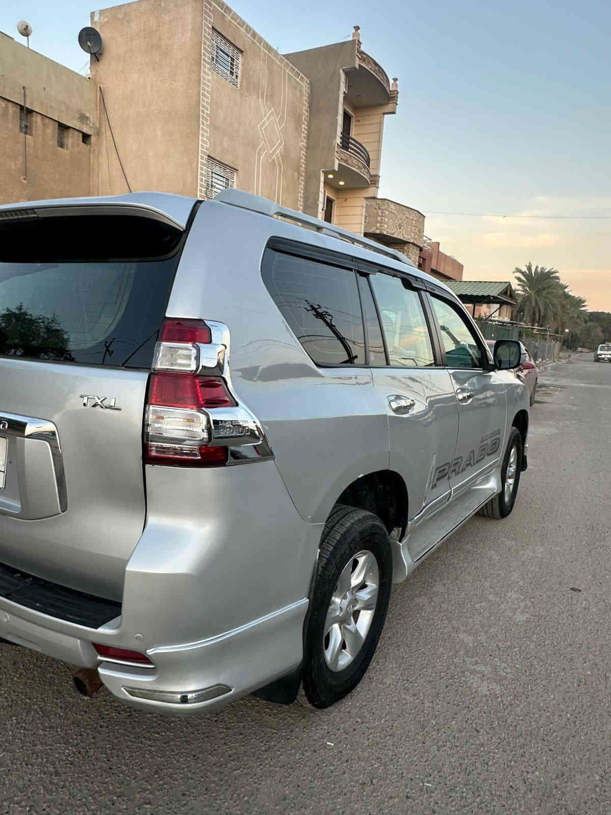 مستعجل على البيع وماكو هيج سعر
لاندكروز برادو 
السونار مرفق بلصور 
👇👇 وتفاصيلها 👇👇
            رقم بغداد 
           موديل ٢٠١٠ محدث ١٨
          ٤سلندر ٢٧٠٠ 
              كير اوتو 
             تخم تاير 
          تبريد شغال ثلج 
محرك وكير وحداديه خير من الله 
السيارة بيهه إضافة شاشة حجم كبير   وبصمه ونظام تشغيل عن بعد 
مكان السيارة العامرية شارع المنظمه 
     السعر ١٨٨ ورقه والشراي يدلل  
***********
***********
