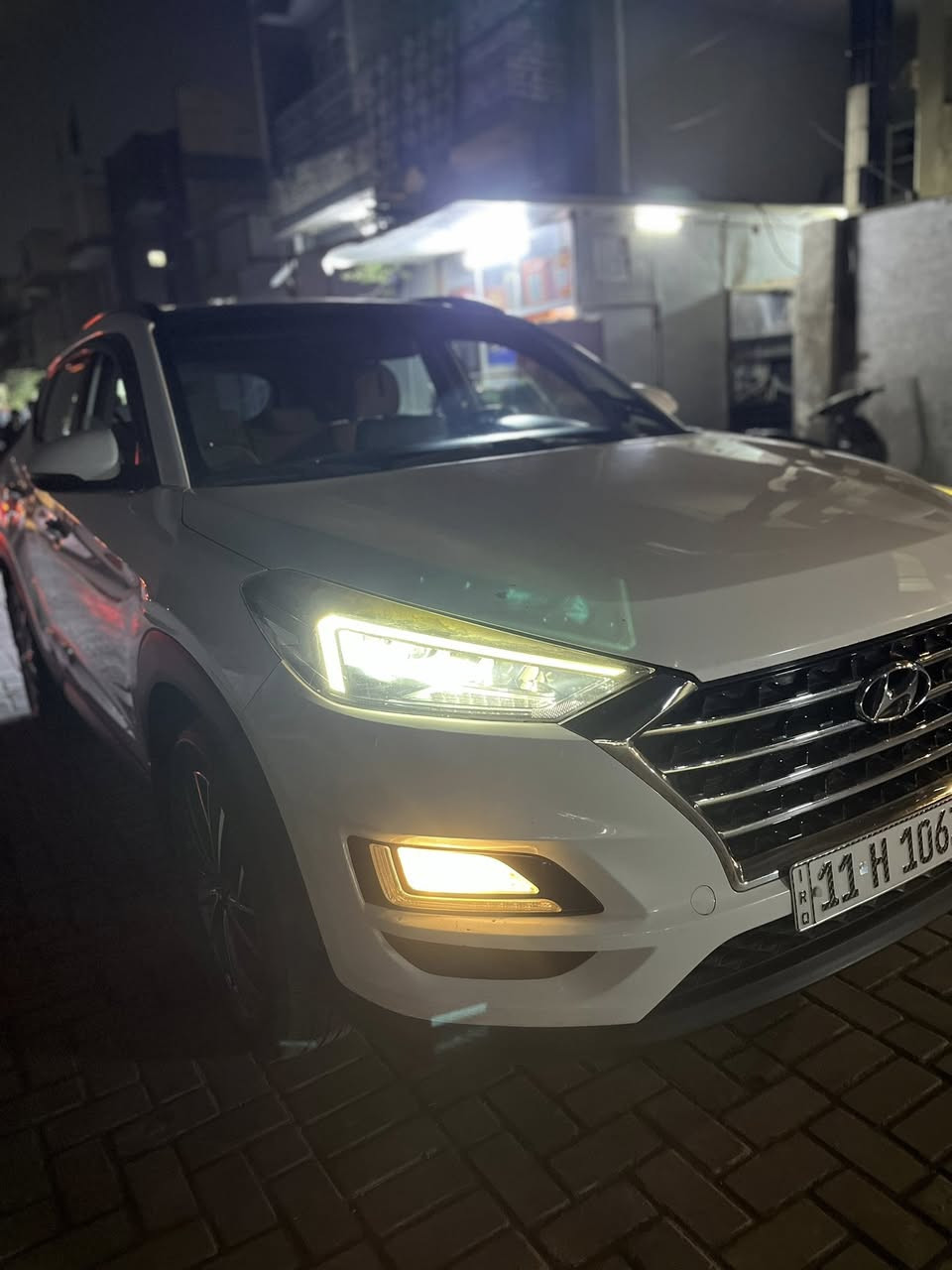 سلام عليكم سياره توسان
موديل 2019

وارد خليجي 

سياره فول عده البصمه 

السياره مابيهه ضربه أو ضرر 

سياره بيهه شويه بارد جاملغ

الي وره الصدر 

سياره بنراما

حساسات 

انظمه قياده 3

كامرات 2 أماميه وخلفيه 

لإيتات زنون 5 عدسات دوار 

مري شفط 

اشاير بل مري 

مكينه كير خير من الله 

مكينه 2000دوش  

سياره 2019 شبيهه 2020  

شباك يسمونه شباك الكزز

سياره 4 لايتات داخليه 

شاشه ترحيب 

رقم لاستفسار (***********)

مكان السياره بغداد مدينه الصدر 

سعر(185)وبيهه مجال الطيبين
